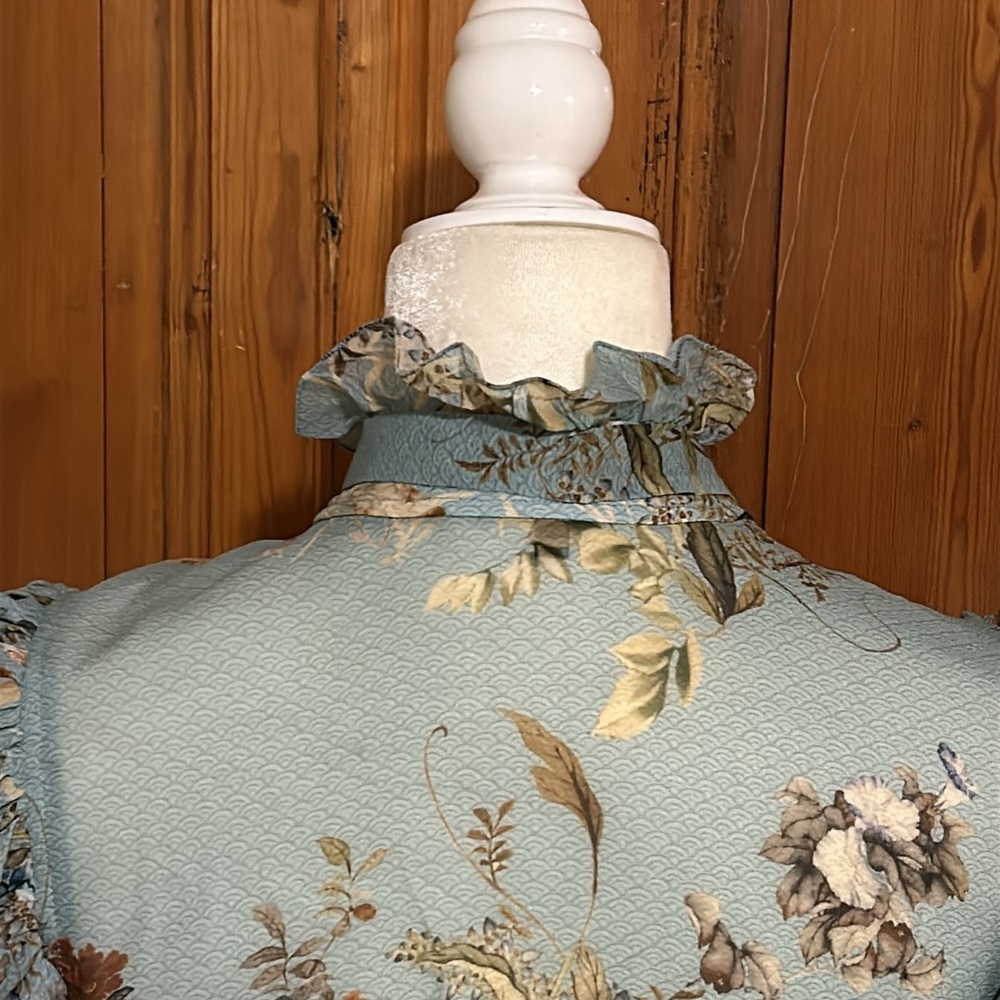 ICONS  Aqua Floral Print Top. Small - Picture 4 of 8